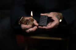 Knivesandtools Zippo Black Matte Snake, Noir, B -Feu de Camp KTZPBLACKSNAKE 09 KATOZIPPO scaled