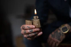 Knivesandtools Zippo Brass Brushed Knife, Bronze, Briquet -Feu de Camp KTZPBRASSKNIFE 09 KATOZIPPO scaled