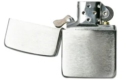 Zippo 1941 Replica Chrome Brush 60000665 Argenté, Briquet -Feu de Camp ZP1941 000930 03 zippo scaled